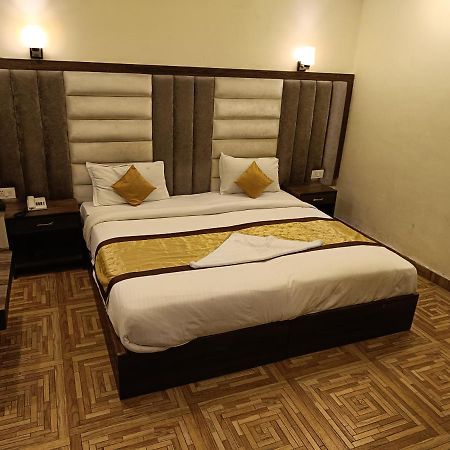 The Grand Orion Hotel Chinhat Ngoại thất bức ảnh