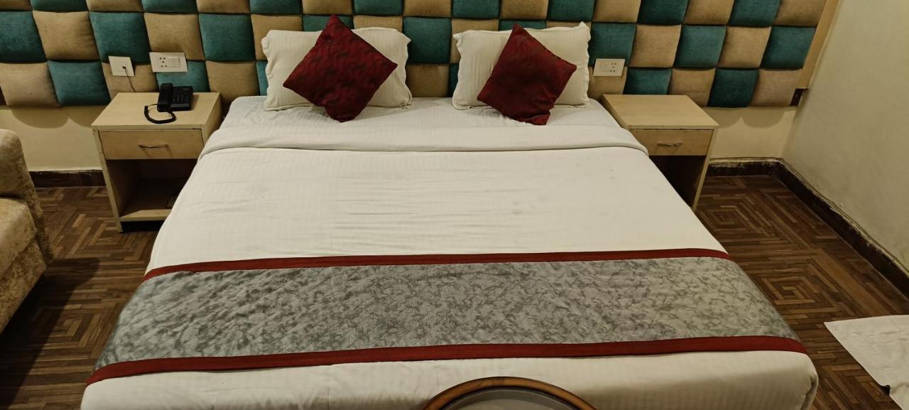 The Grand Orion Hotel Chinhat Ngoại thất bức ảnh