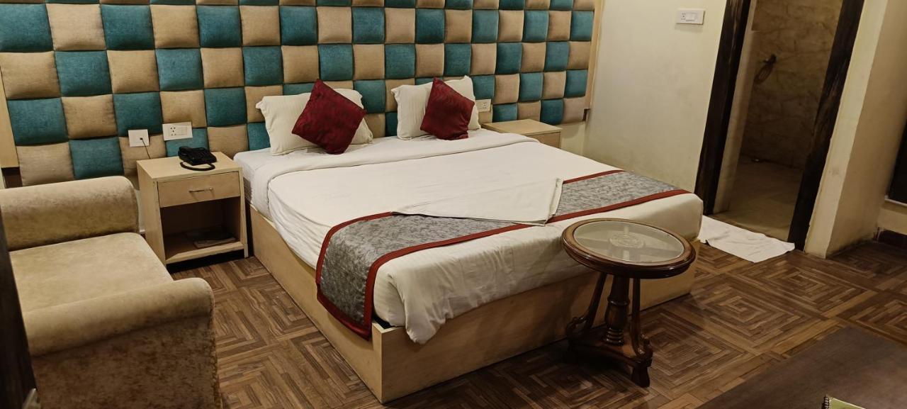 The Grand Orion Hotel Chinhat Ngoại thất bức ảnh