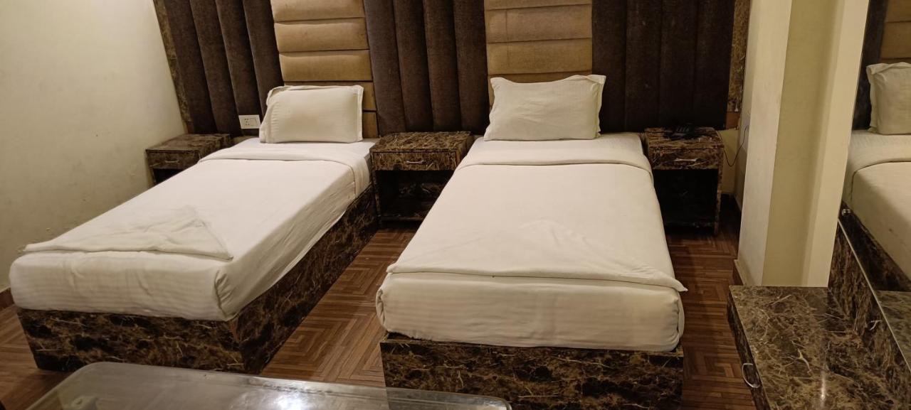 The Grand Orion Hotel Chinhat Ngoại thất bức ảnh