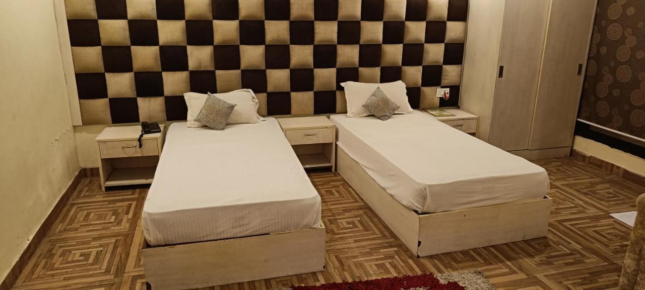 The Grand Orion Hotel Chinhat Ngoại thất bức ảnh