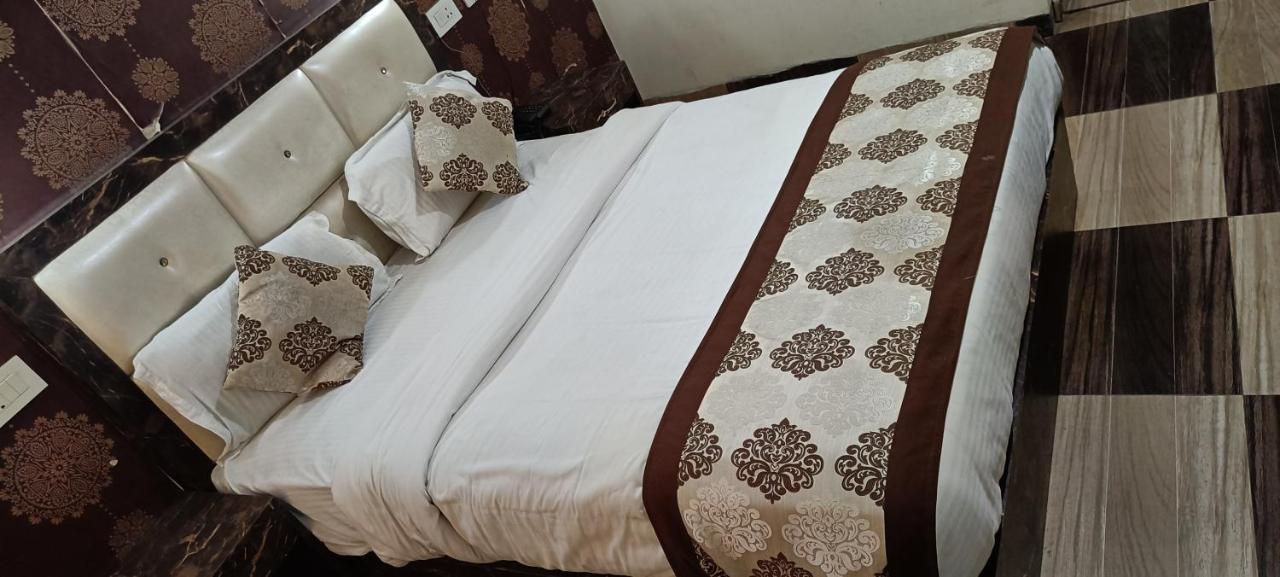 The Grand Orion Hotel Chinhat Ngoại thất bức ảnh