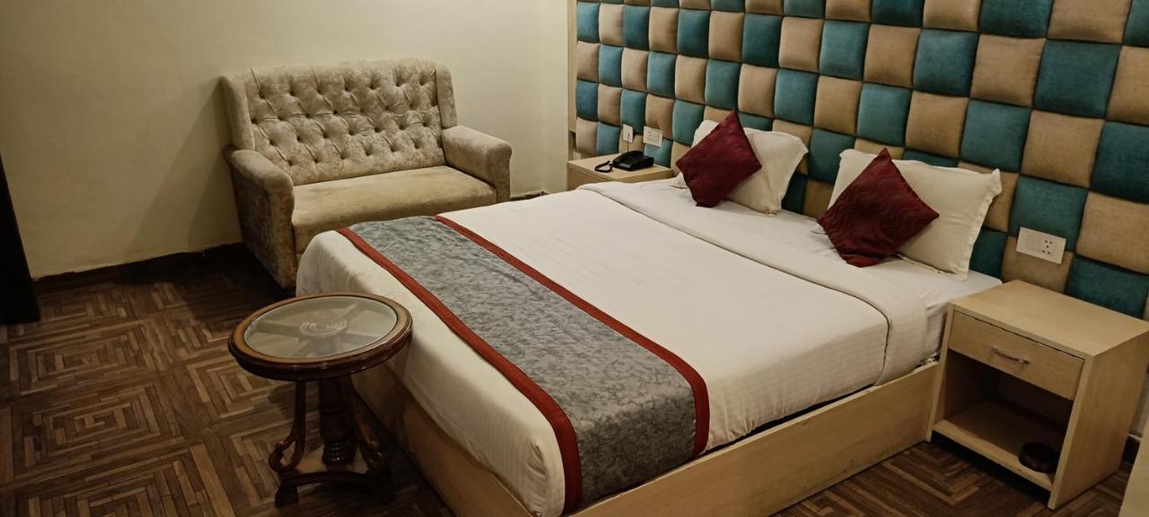 The Grand Orion Hotel Chinhat Ngoại thất bức ảnh