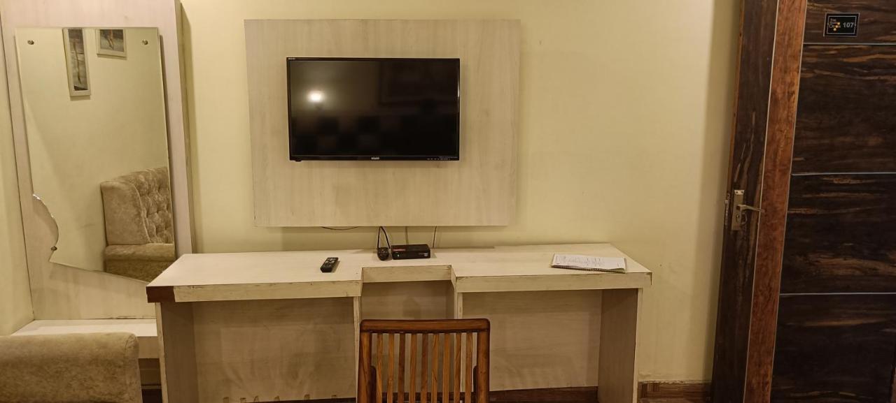 The Grand Orion Hotel Chinhat Ngoại thất bức ảnh