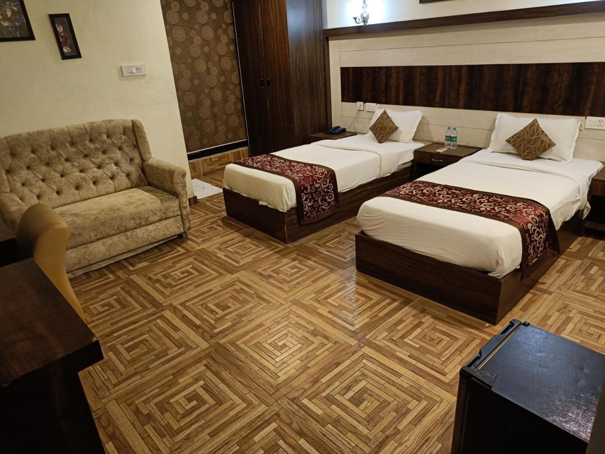 The Grand Orion Hotel Chinhat Ngoại thất bức ảnh