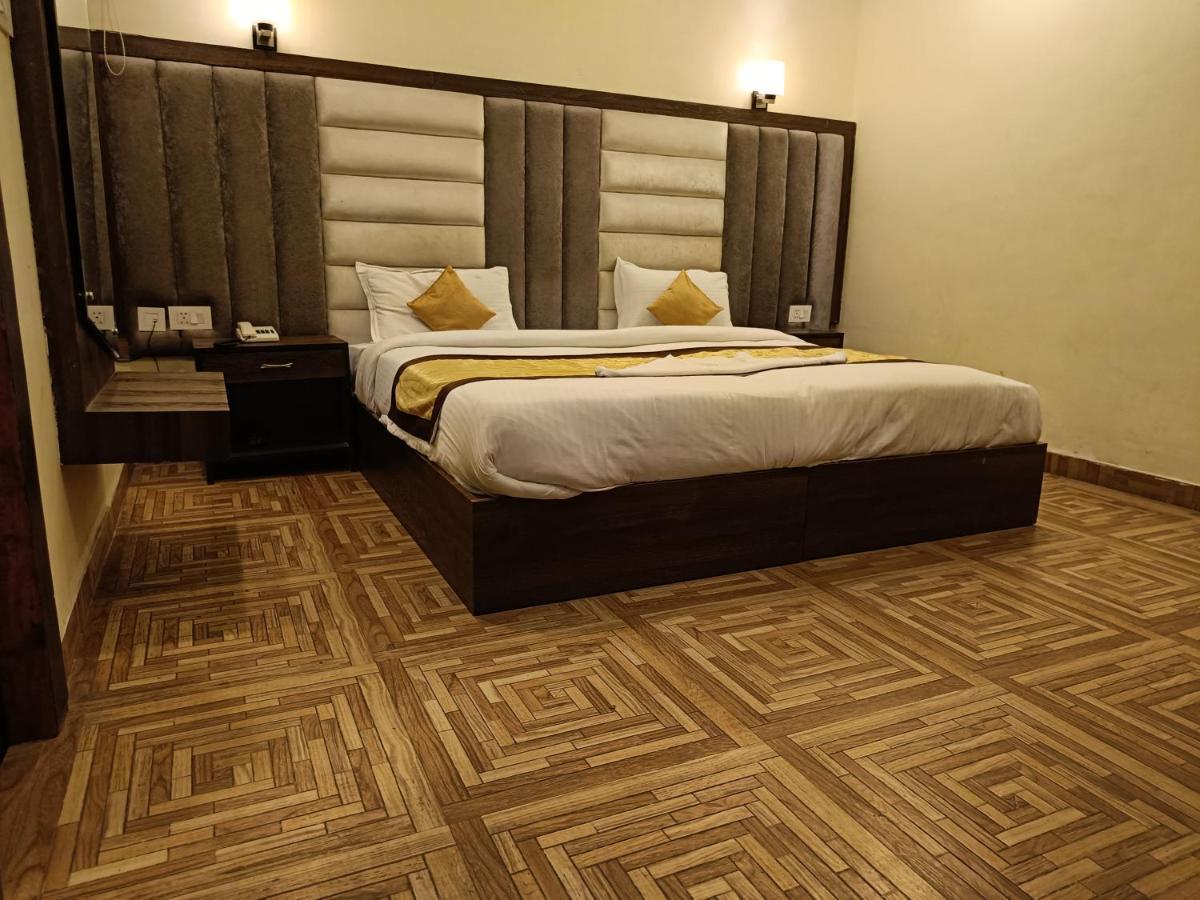 The Grand Orion Hotel Chinhat Ngoại thất bức ảnh