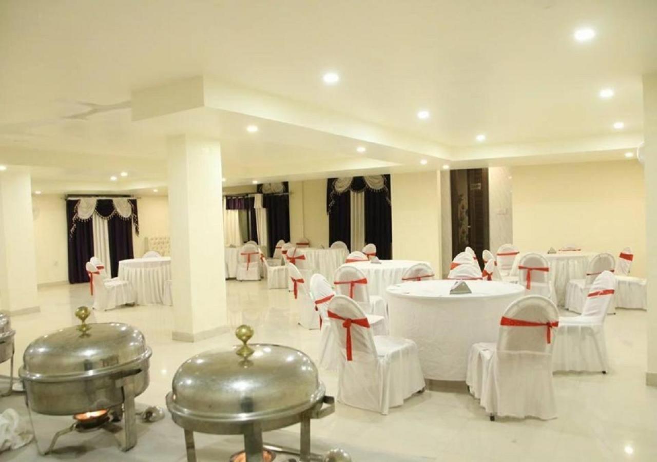 The Grand Orion Hotel Chinhat Ngoại thất bức ảnh